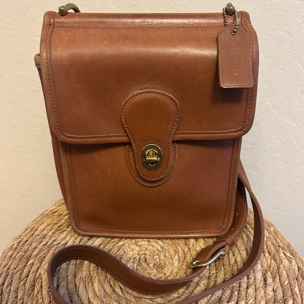 SOLD! ๐ค Vintage Coach Leather Crossbody Bag with Turn Lock - Picture 1 of 11